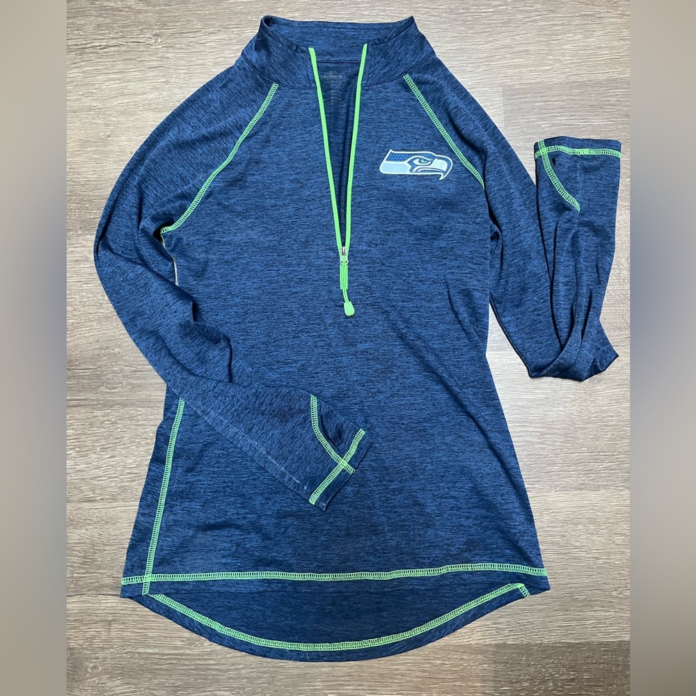 Small SeaHawks thin sweater